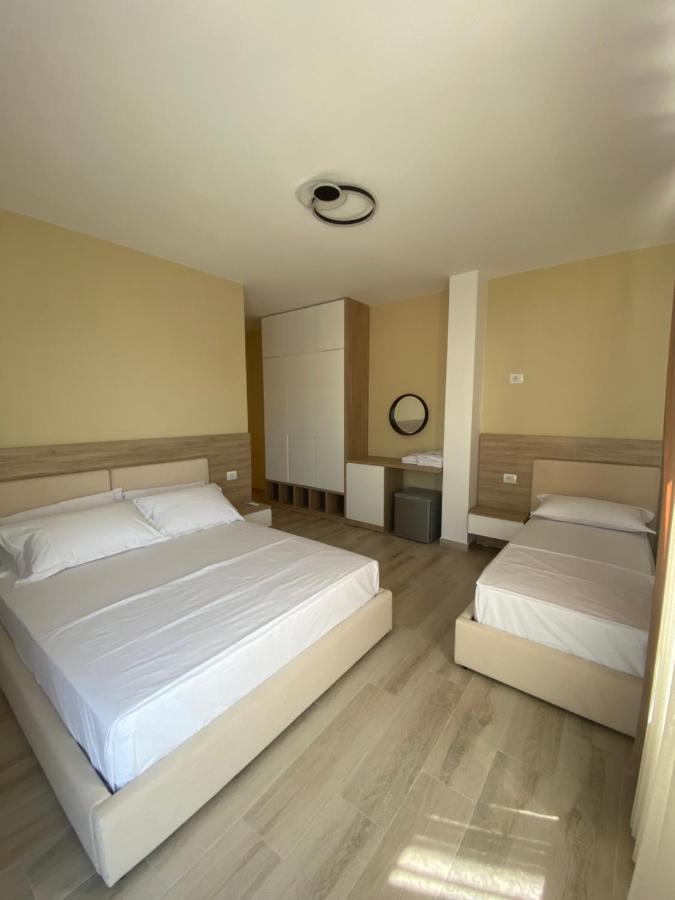 Helena Hotel Shëngjin 外观 照片