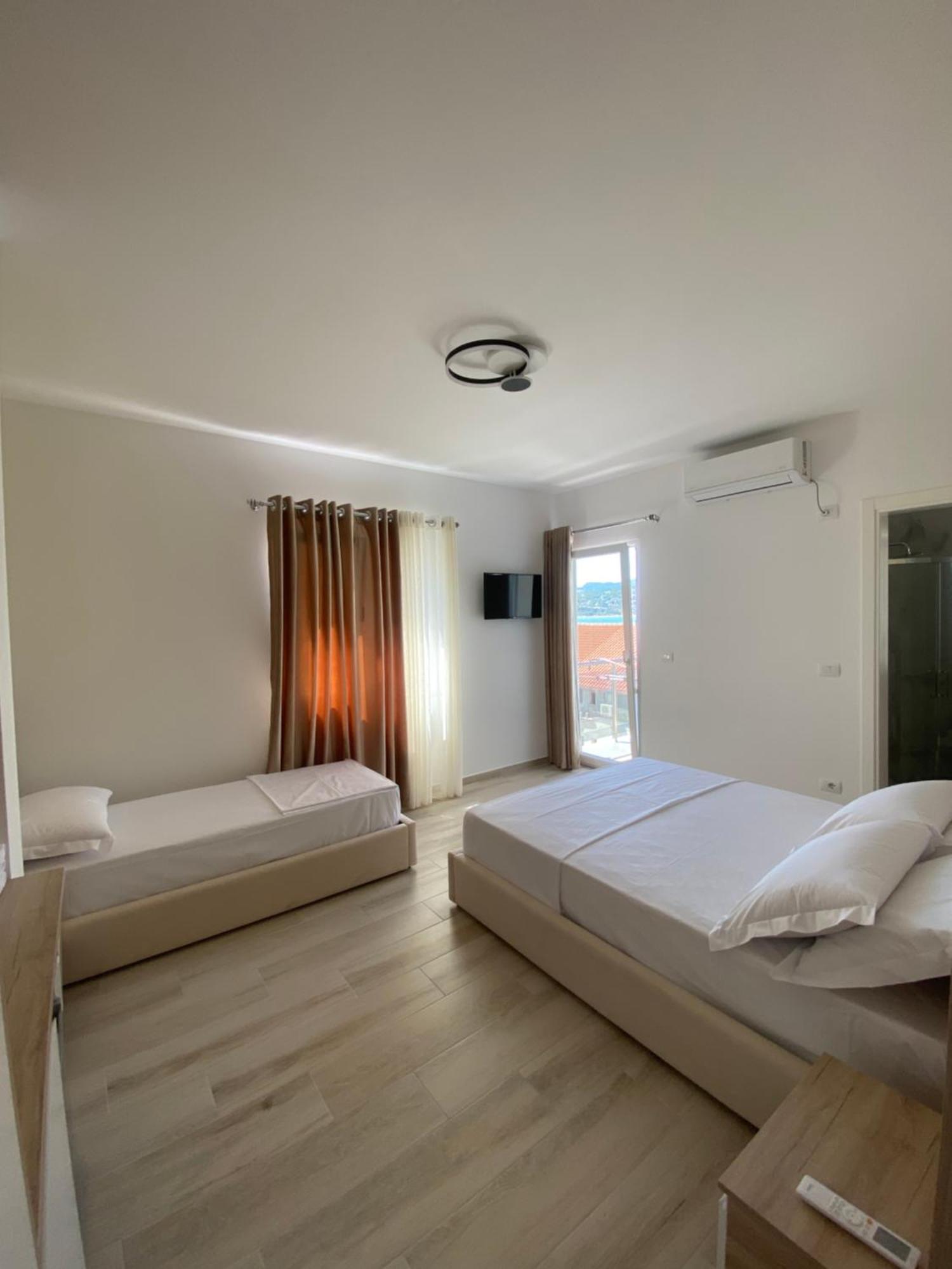 Helena Hotel Shëngjin 外观 照片
