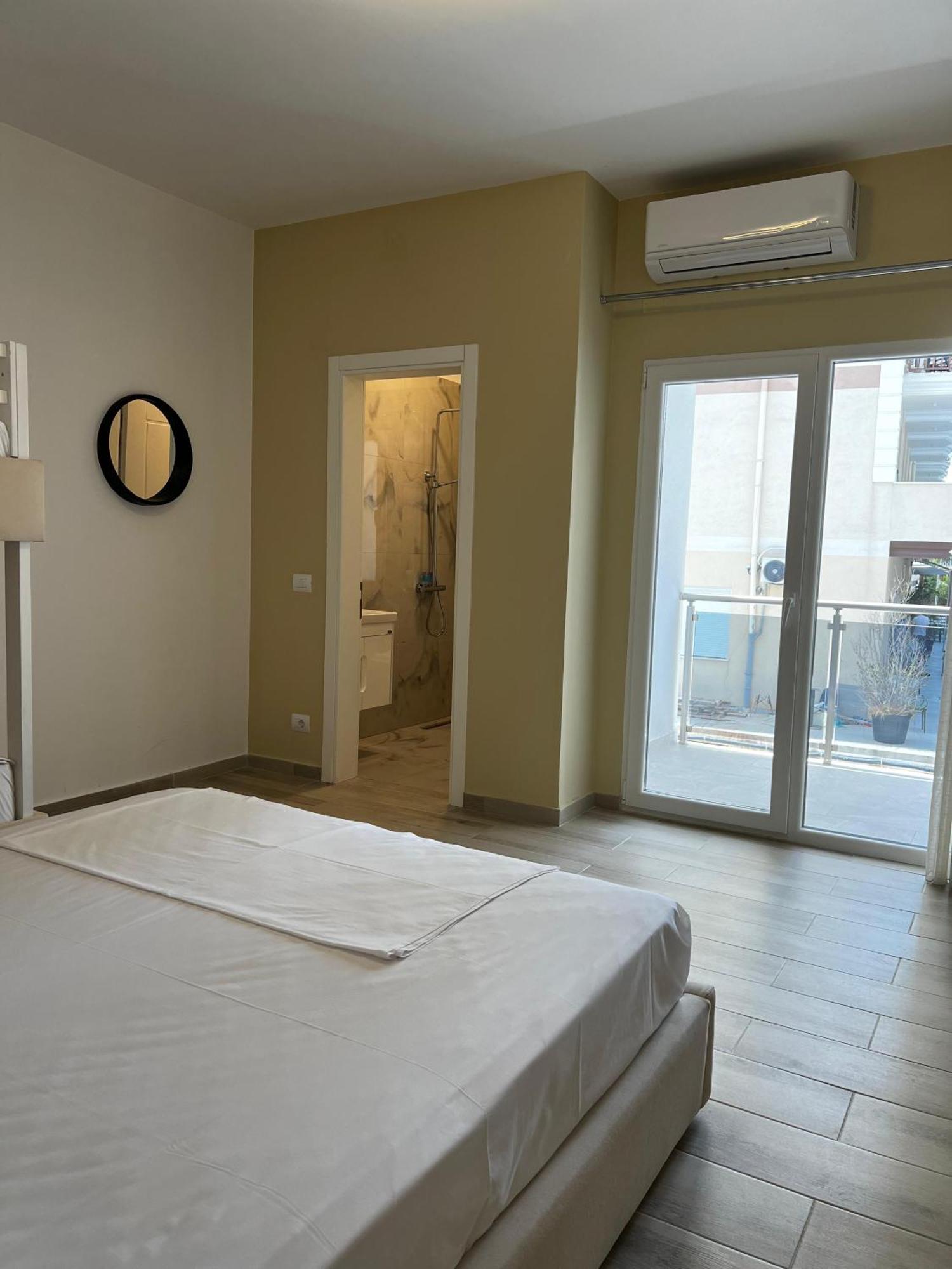 Helena Hotel Shëngjin 外观 照片