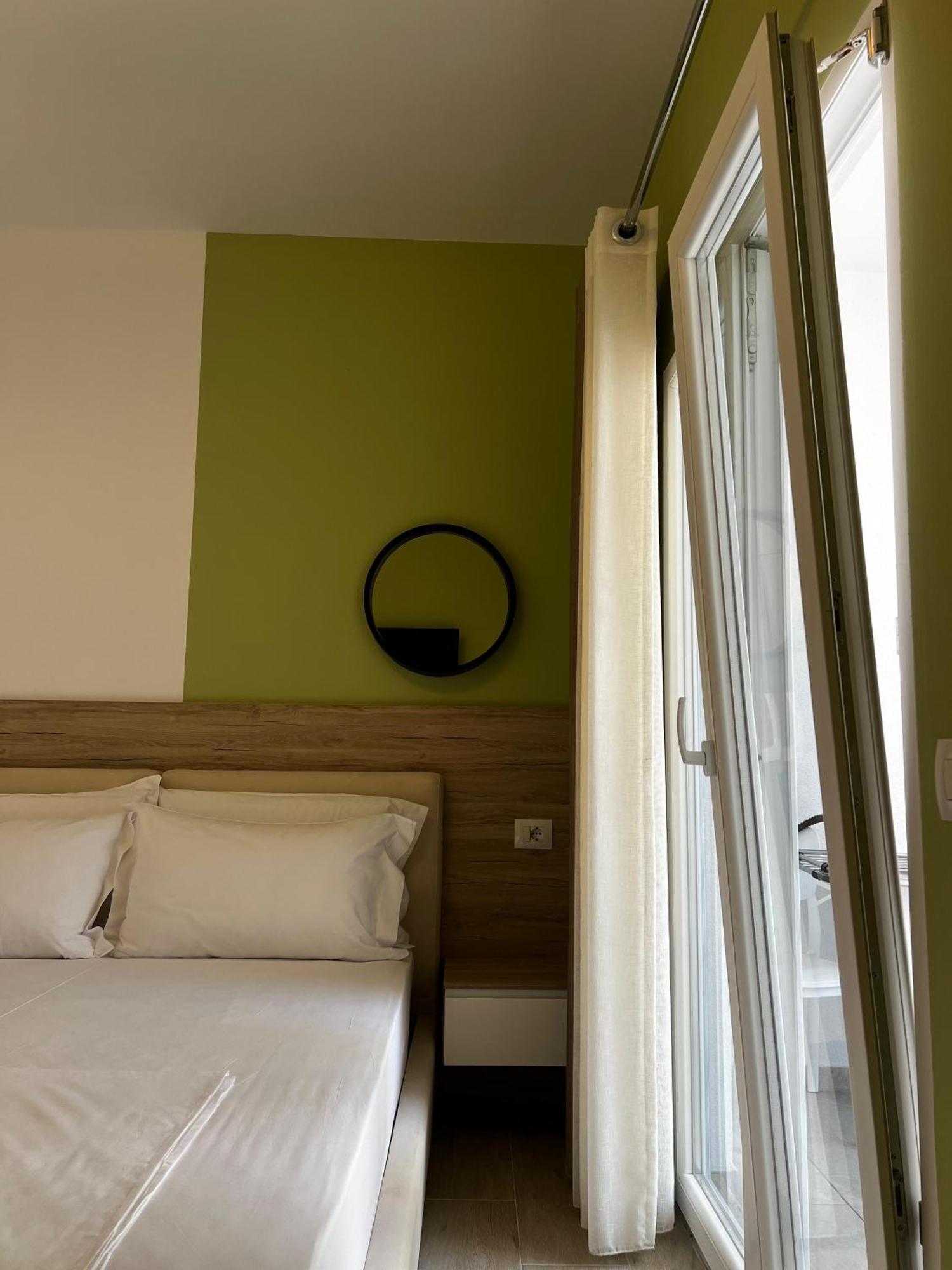 Helena Hotel Shëngjin 外观 照片