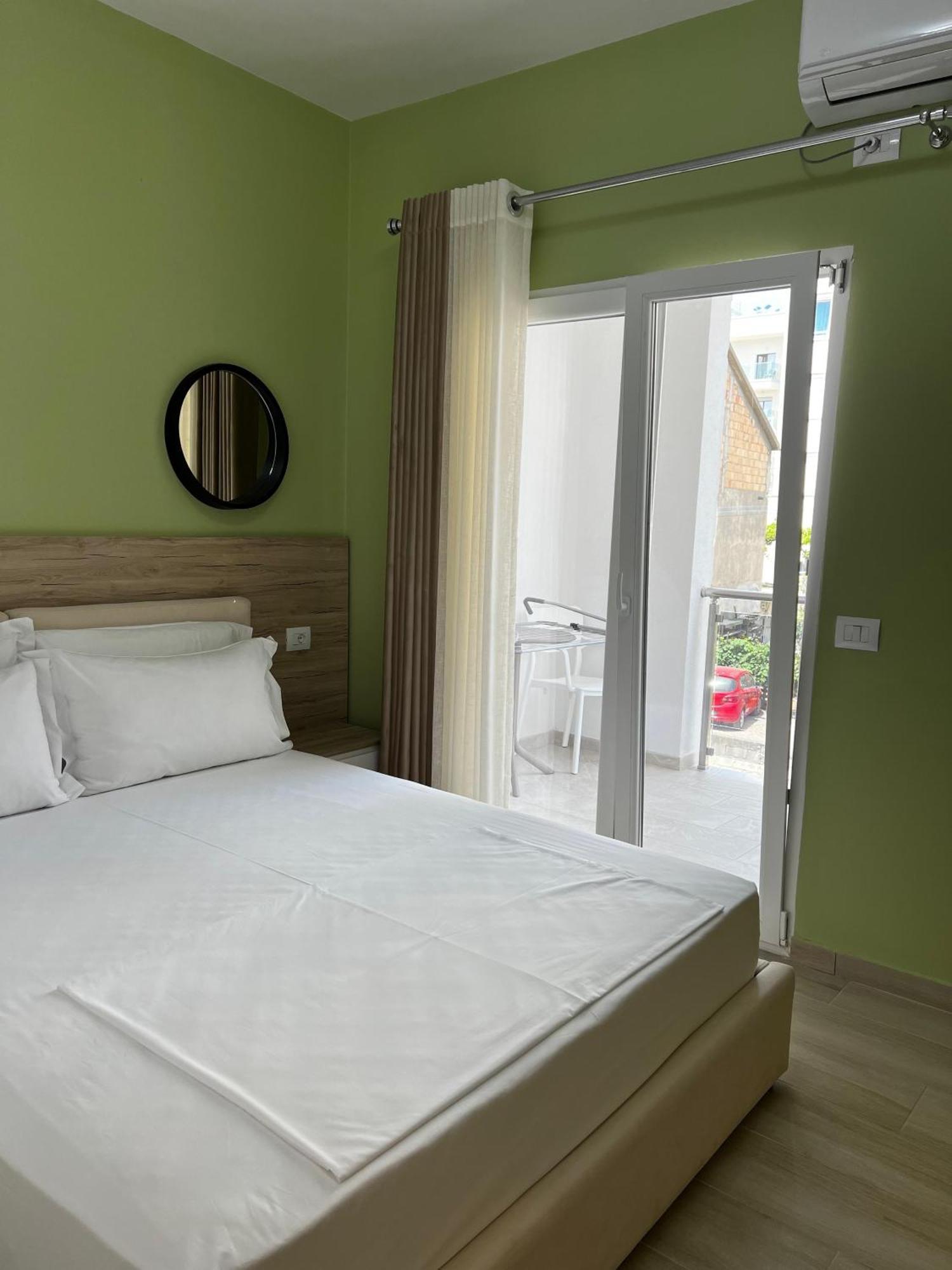 Helena Hotel Shëngjin 外观 照片