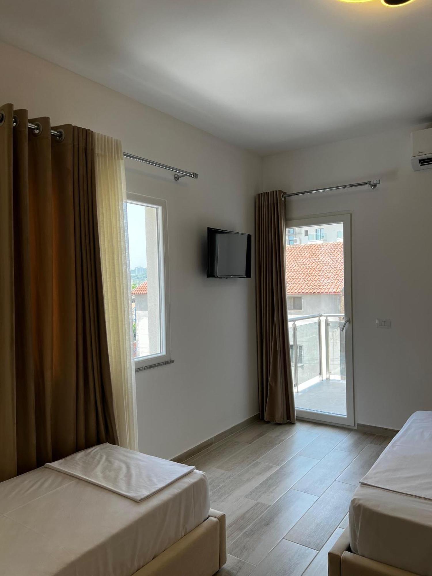 Helena Hotel Shëngjin 外观 照片