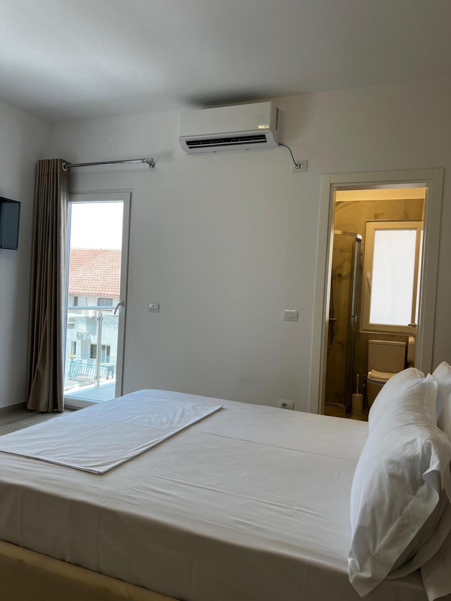 Helena Hotel Shëngjin 外观 照片